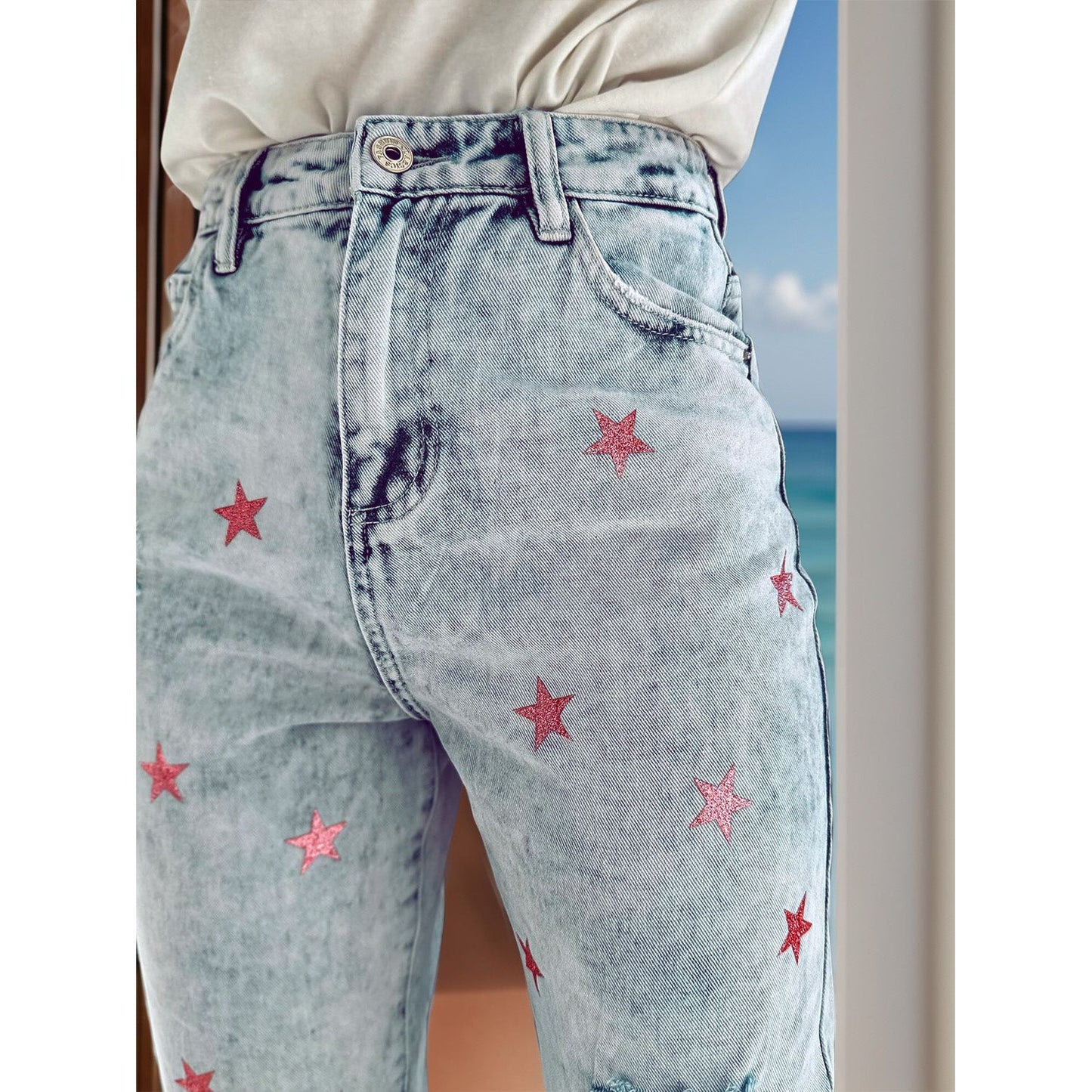 Distressed Star Jeans with Pockets