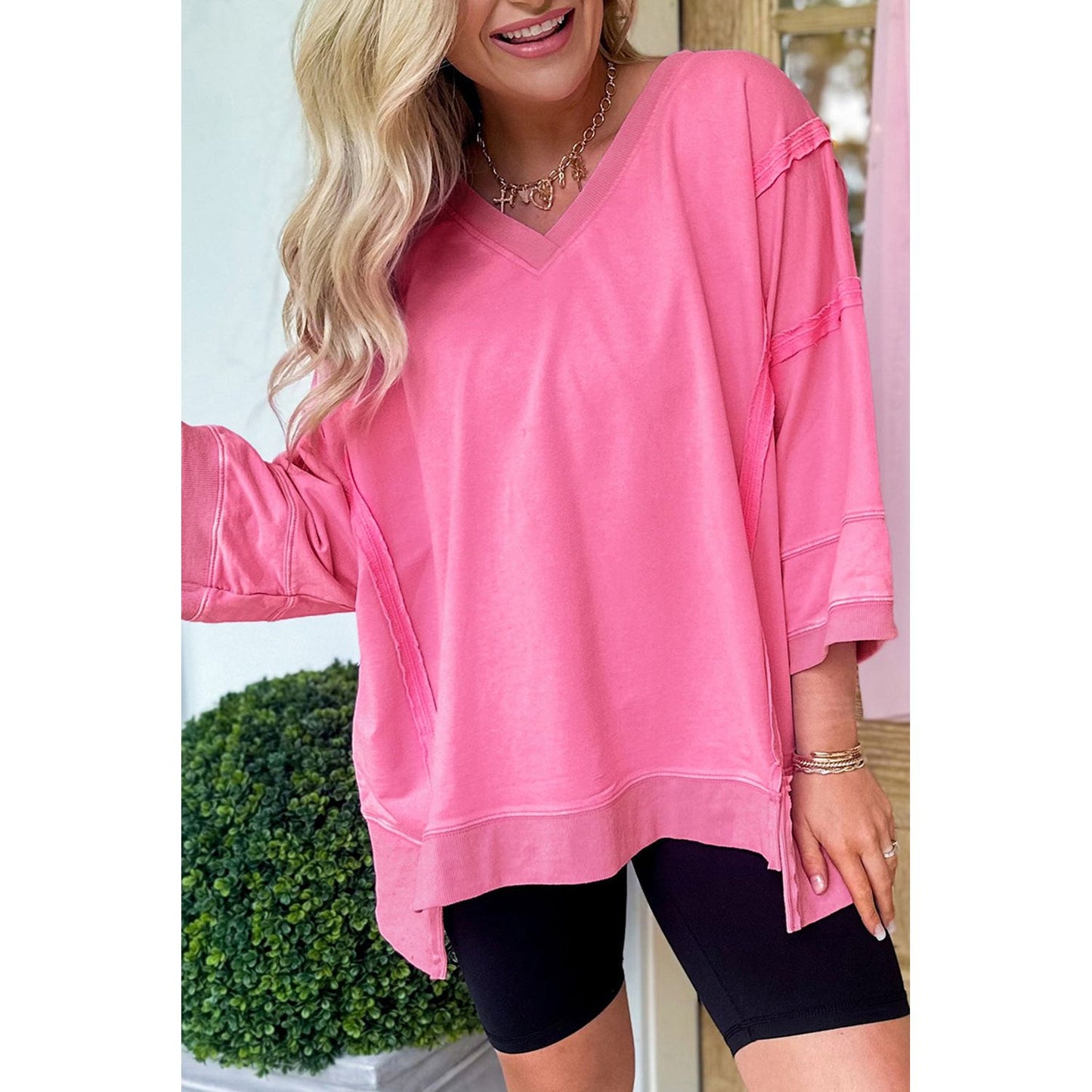 Bonbon Exposed Seam V Neck Bracelet Sleeve T-Shirt